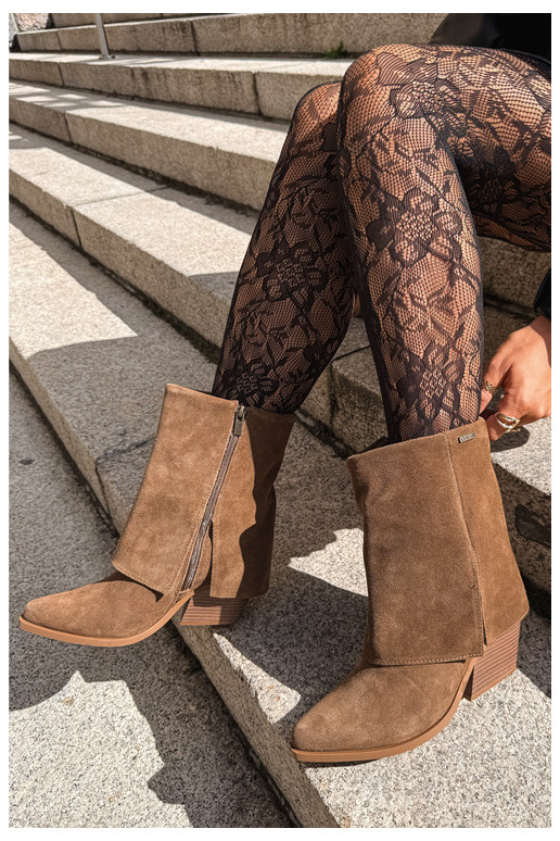stivaletti in stile cowboy con tacco in suede naturale con gambale ricamato Big Star UU274114 colore marrone