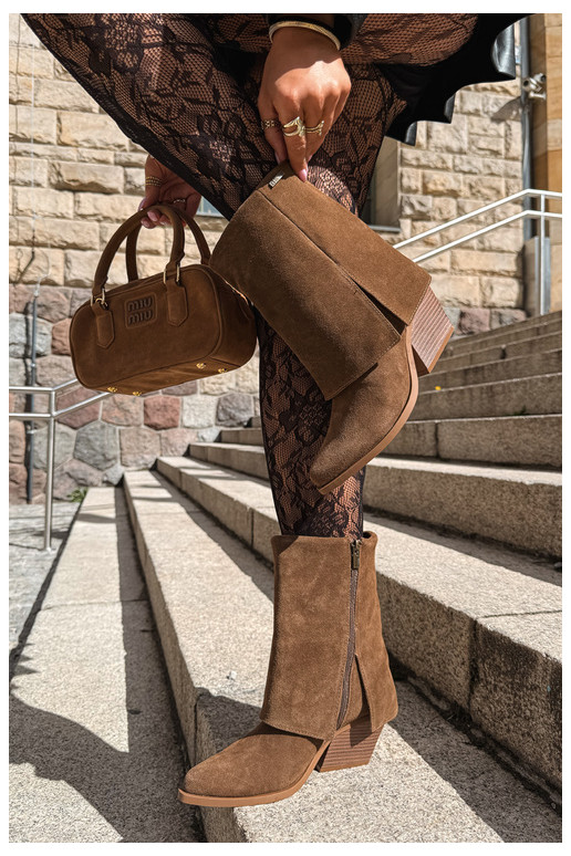 stivaletti in stile cowboy con tacco in suede naturale con gambale ricamato Big Star UU274114 colore marrone