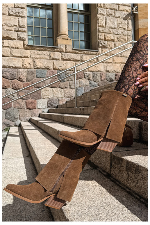 stivaletti in stile cowboy con tacco in suede naturale con gambale ricamato Big Star UU274114 colore marrone