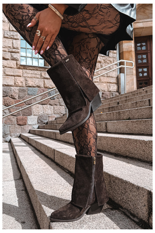 stivaletti in stile cowboy con tacco in suede naturale con gambale ricamato Big Star UU274115 colore cioccolato
