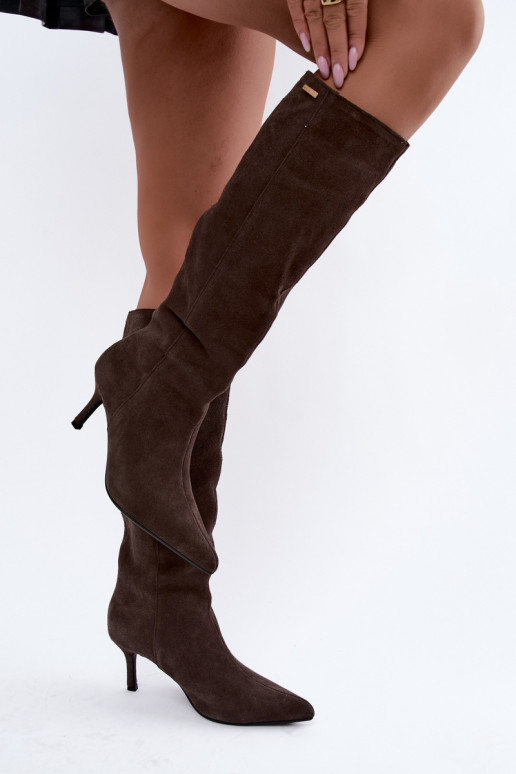stivali alti in suede sintetico con tacco sottile isolati modello slip-on Big Star UU274495 colore marrone scuro