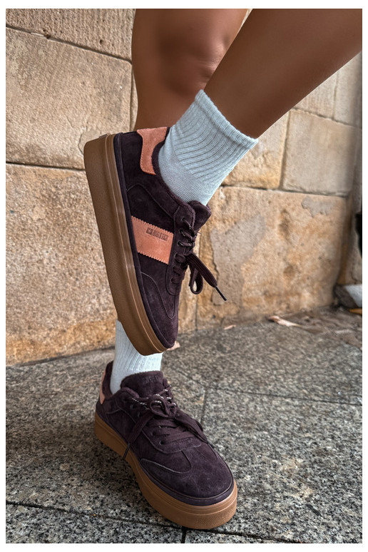 stivali modello sneakers in suede sintetico per donne isolati Big Star UU274770 colore cioccolato