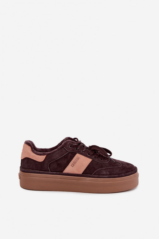 stivali modello sneakers in suede sintetico per donne isolati Big Star UU274770 colore cioccolato