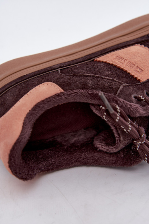 stivali modello sneakers in suede sintetico per donne isolati Big Star UU274770 colore cioccolato