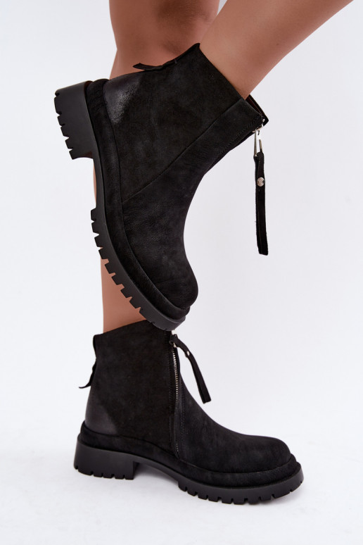 Scarpe in suede isolate per donne Tai turiciejka K7732-01 colore nero