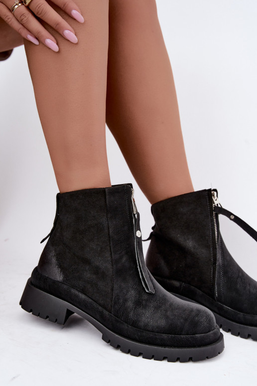 Scarpe in suede isolate per donne Tai turiciejka K7732-01 colore nero