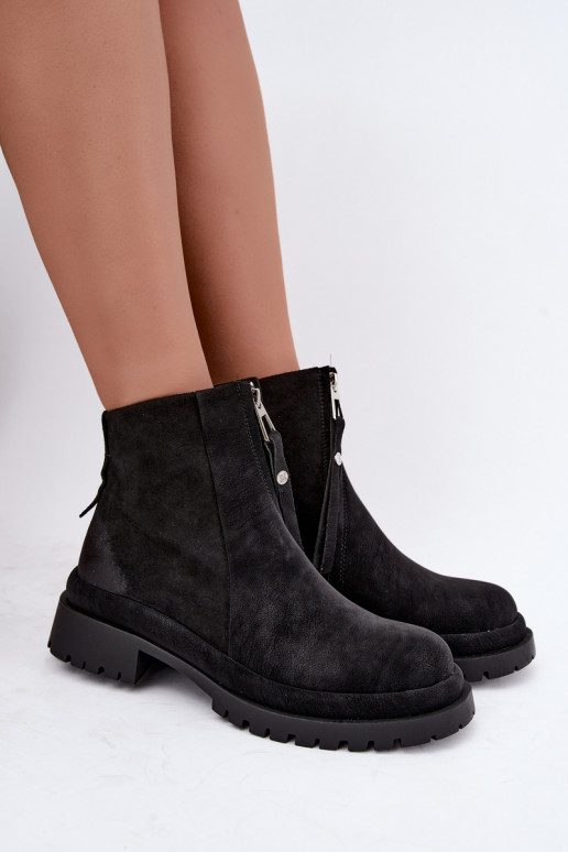 Scarpe in suede isolate per donne Tai turiciejka K7732-01 colore nero