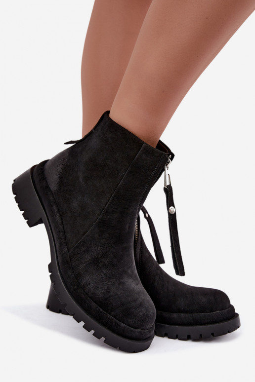 Scarpe in suede isolate per donne Tai turiciejka K7732-01 colore nero