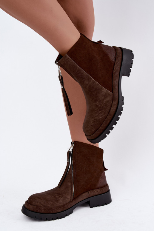 Scarpe in suede isolate per donne Tai turiciejka K7732-02 colore marrone