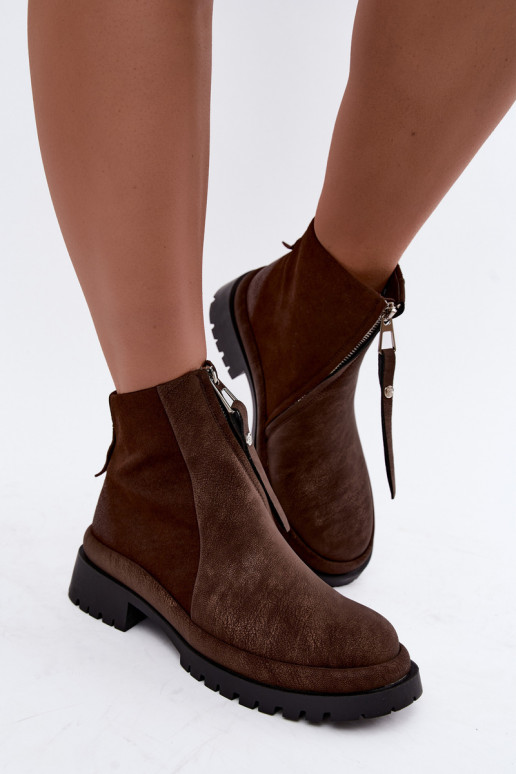Scarpe in suede isolate per donne Tai turiciejka K7732-02 colore marrone