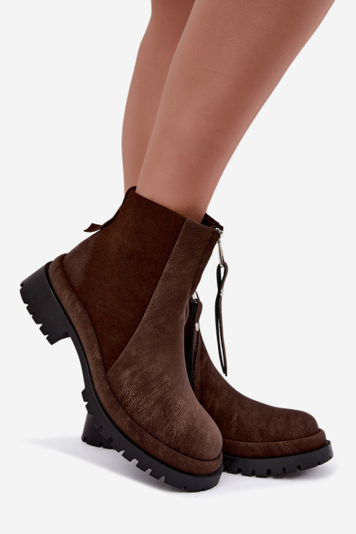 Scarpe in suede isolate per donne Tai turiciejka K7732-02 colore marrone