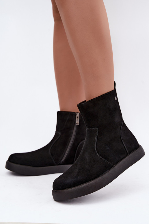 Scarpe in suede isolate per donne Tai turiciejka K7800-01 colore nero