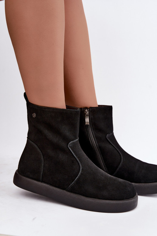 Scarpe in suede isolate per donne Tai turiciejka K7800-01 colore nero