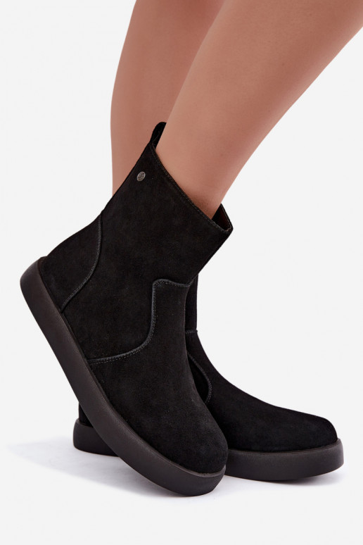 Scarpe in suede isolate per donne Tai turiciejka K7800-01 colore nero