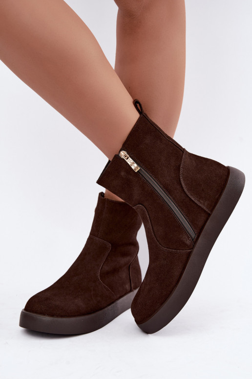Scarpe in suede isolate per donne Tai turiciejka K7800-02 colore cioccolato