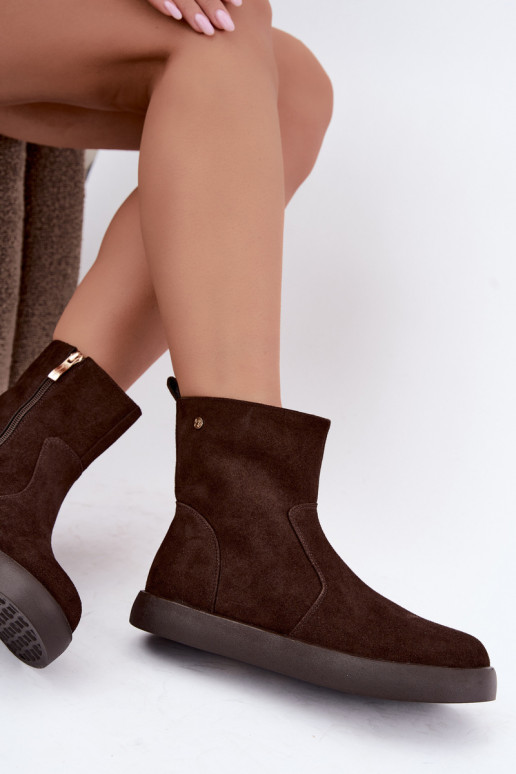 Scarpe in suede isolate per donne Tai turiciejka K7800-02 colore cioccolato