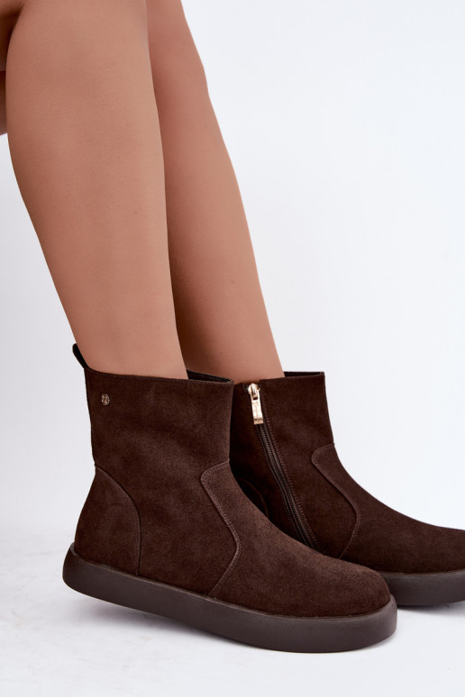 Scarpe in suede isolate per donne Tai turiciejka K7800-02 colore cioccolato