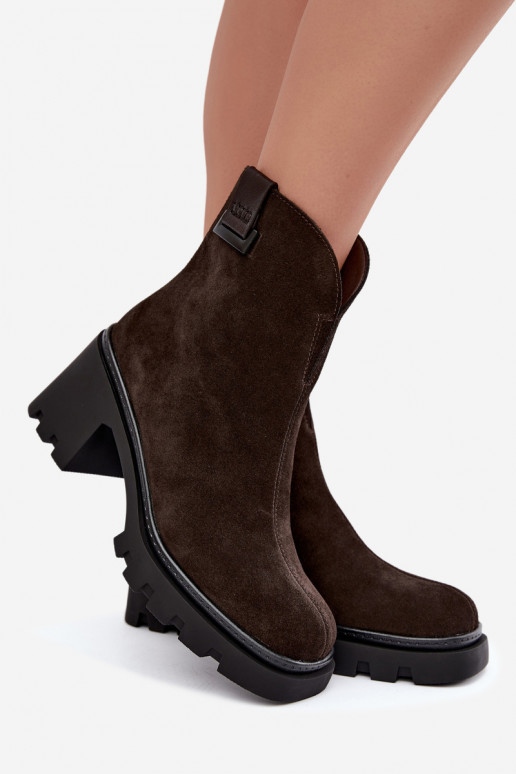 Scarpe isolate in ecopelle scamosciata con tacco T.Sokolski SH Z26-428 cioccolato