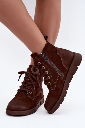 Stivaletti isolati in pelle naturale con lacci Vinceza 67040 in colore cioccolato