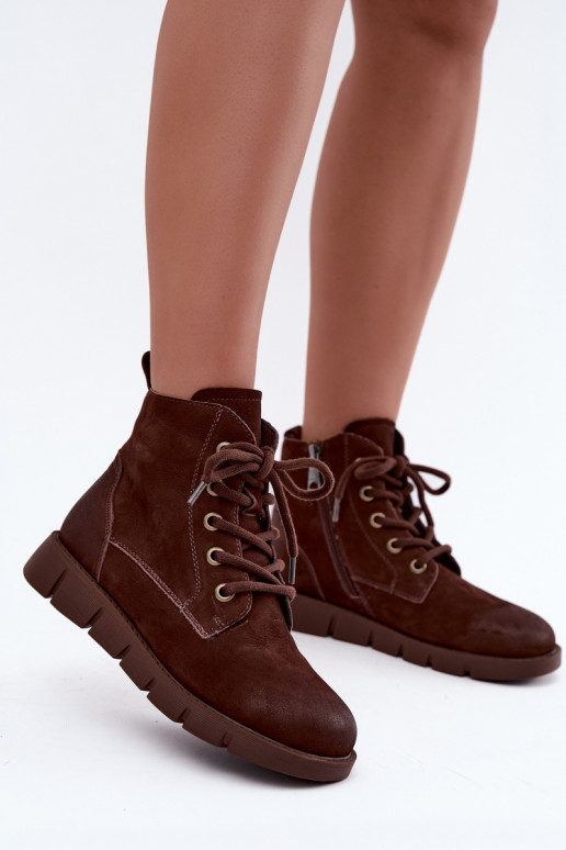 Stivaletti isolati in pelle naturale con lacci Vinceza 67040 in colore cioccolato