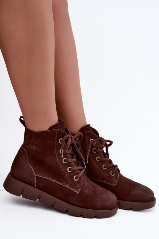Stivaletti isolati in pelle naturale con lacci Vinceza 67040 in colore cioccolato