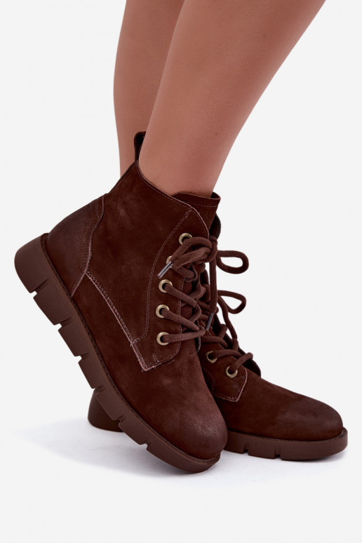 Stivaletti isolati in pelle naturale con lacci Vinceza 67040 in colore cioccolato