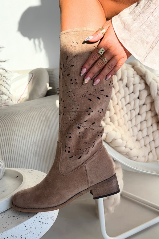 Stivali alti da donna color sabbia con elementi a giorno Helinna Klocke