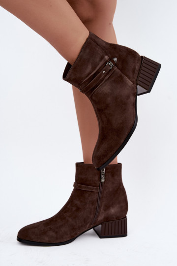 Stivaletti da donna in faux suede Klocke isolati D&A CR62-3476 in colore marrone