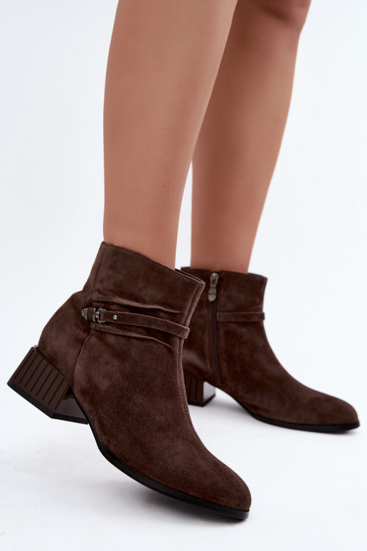 Stivaletti da donna in faux suede Klocke isolati D&A CR62-3476 in colore marrone