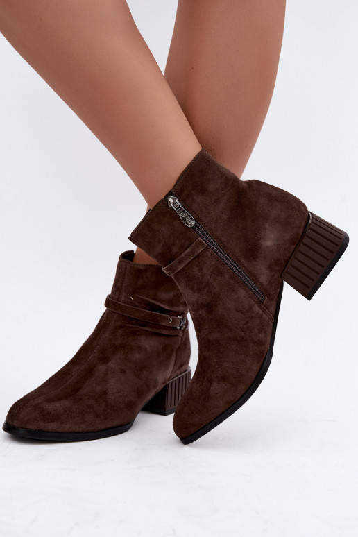Stivaletti da donna in faux suede Klocke isolati D&A CR62-3476 in colore marrone