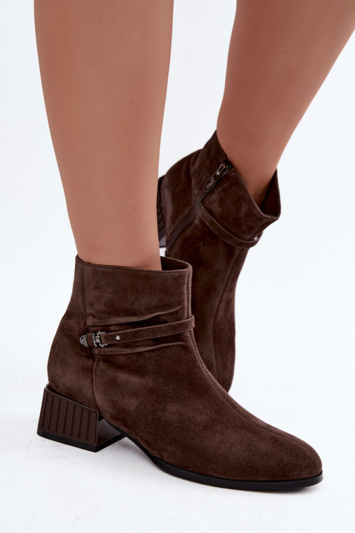 Stivaletti da donna in faux suede Klocke isolati D&A CR62-3476 in colore marrone