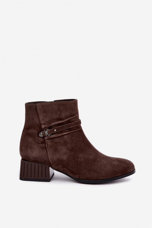 Stivaletti da donna in faux suede Klocke isolati D&A CR62-3476 in colore marrone