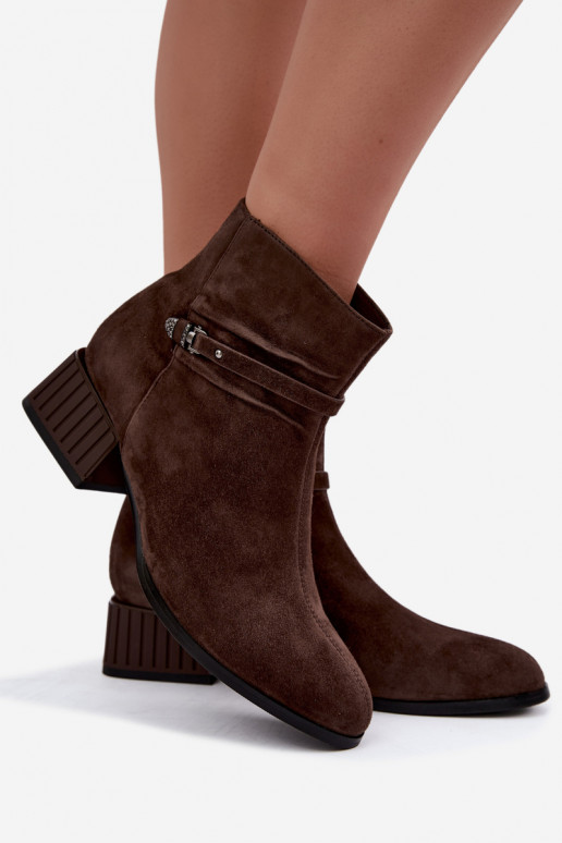 Stivaletti da donna in faux suede Klocke isolati D&A CR62-3476 in colore marrone