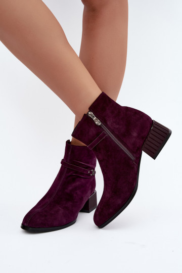 Stivaletti da donna in faux suede Klocke isolati D&A CR62-3476 in colore prugna 2