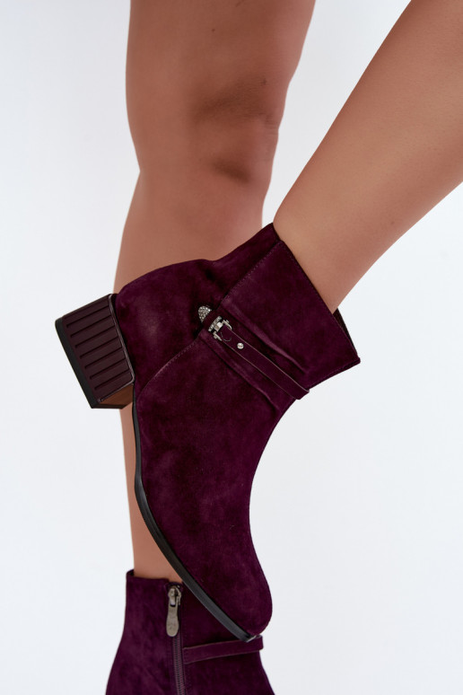 Stivaletti da donna in faux suede Klocke isolati D&A CR62-3476 in colore prugna