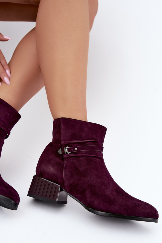 Stivaletti da donna in faux suede Klocke isolati D&A CR62-3476 in colore prugna
