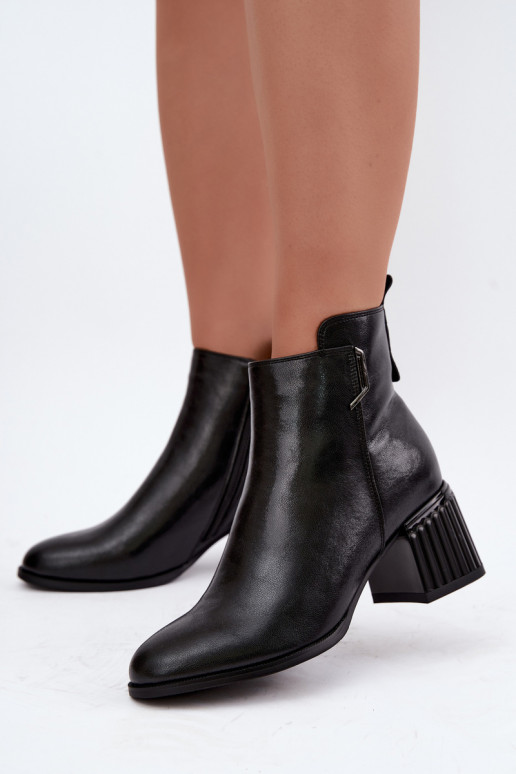 Stivaletti in pelle con tacchi isolati D&A CR62-3442 in colore nero