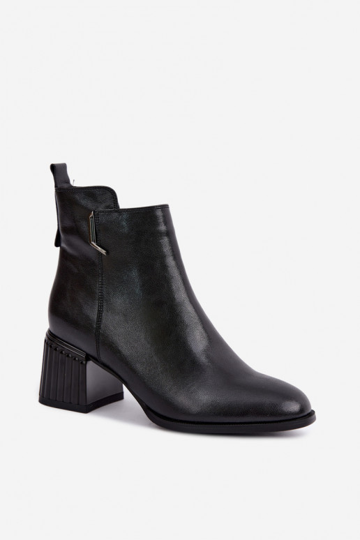 Stivaletti in pelle con tacchi isolati D&A CR62-3442 in colore nero