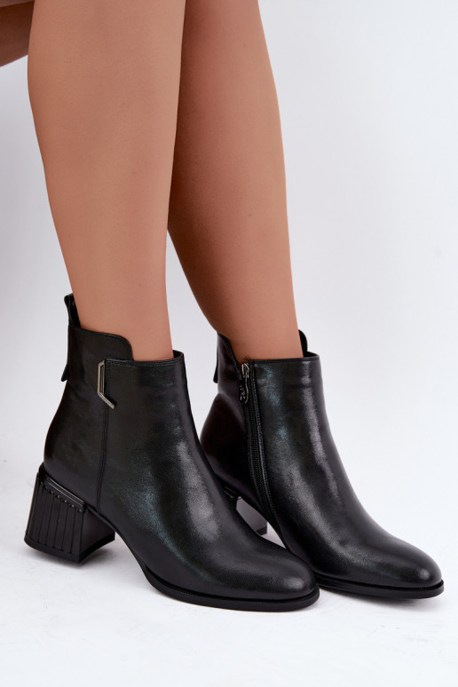 Stivaletti in pelle con tacchi isolati D&A CR62-3442 in colore nero