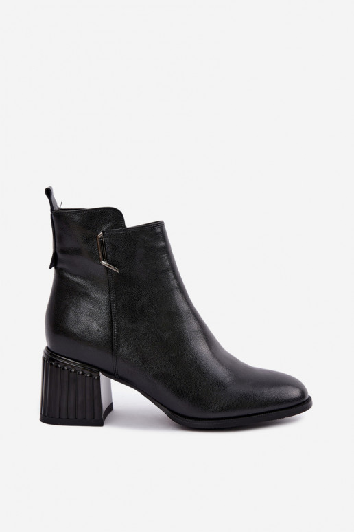 Stivaletti in pelle con tacchi isolati D&A CR62-3442 in colore nero
