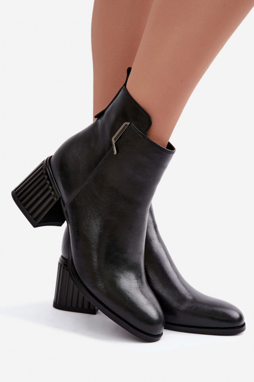 Stivaletti in pelle con tacchi isolati D&A CR62-3442 in colore nero