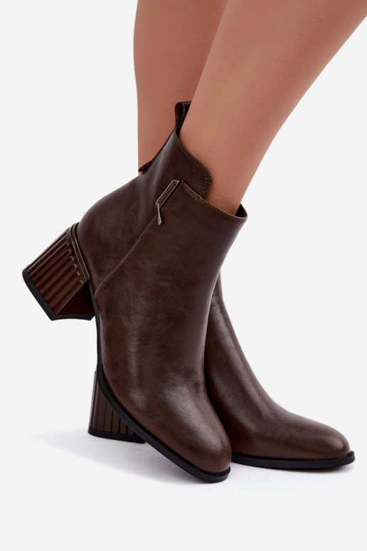 Stivaletti in pelle con tacchi isolati D&A CR62-3442 in colore cioccolato