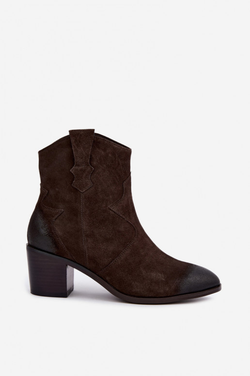 Stivali in pelle scamosciata in stile cowboy isolati D&A CR62-3395 in colore marrone scuro