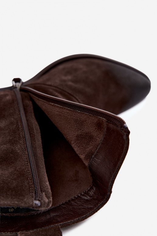 Stivali in pelle scamosciata in stile cowboy isolati D&A CR62-3395 in colore marrone scuro