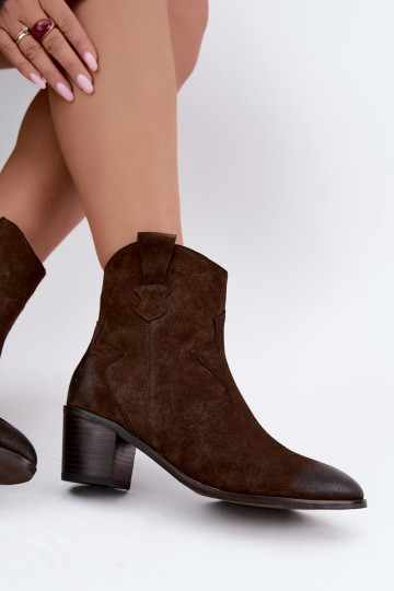 Stivali in pelle scamosciata in stile cowboy isolati D&A CR62-3395 in colore cioccolato