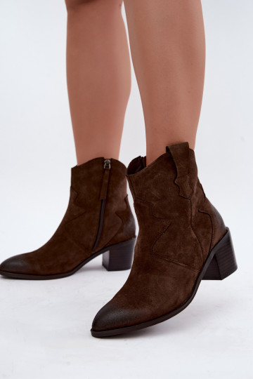 Stivali in pelle scamosciata in stile cowboy isolati D&A CR62-3395 in colore cioccolato 2