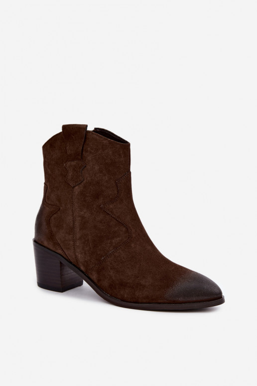 Stivali in pelle scamosciata in stile cowboy isolati D&A CR62-3395 in colore cioccolato