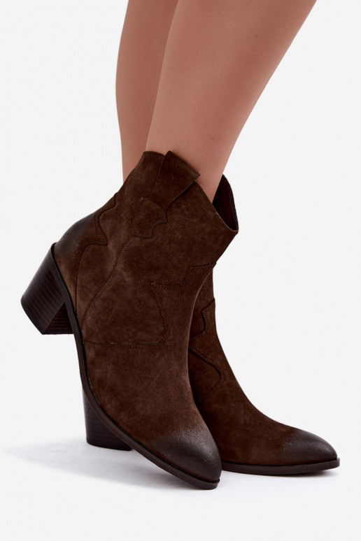 Stivali in pelle scamosciata in stile cowboy isolati D&A CR62-3395 in colore cioccolato