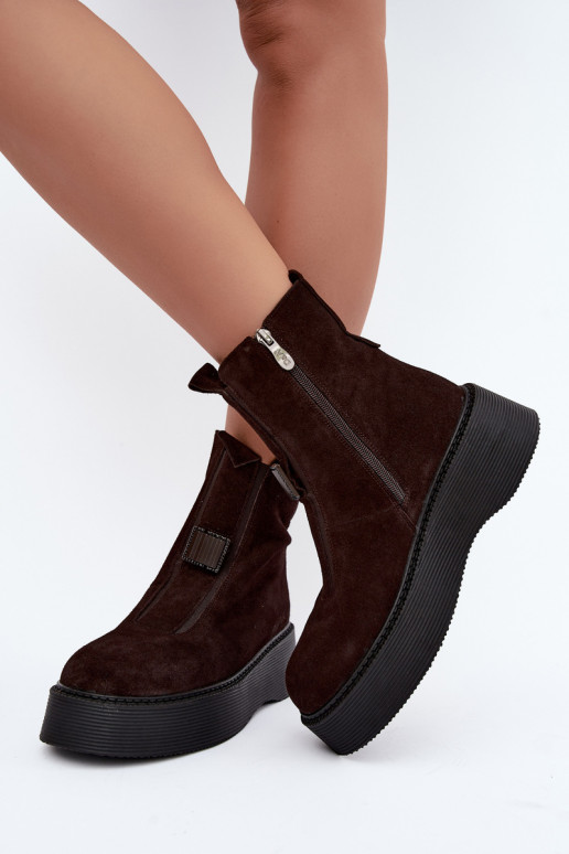 Stivaletti in faux suede con plateau isolati D&A CR62-3448 in colore cioccolato