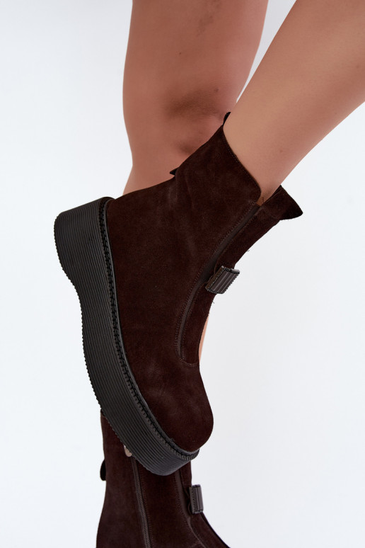 Stivaletti in faux suede con plateau isolati D&A CR62-3448 in colore cioccolato